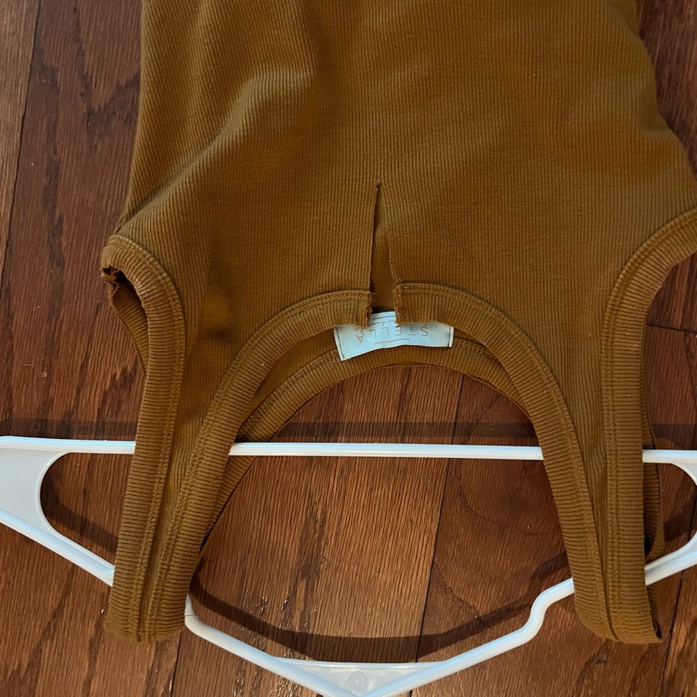 Women crop top